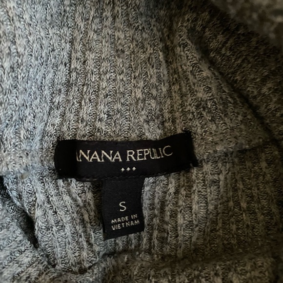 Banana Republic ribbed turtle neck EUC SIZE S - Picture 2 of 2